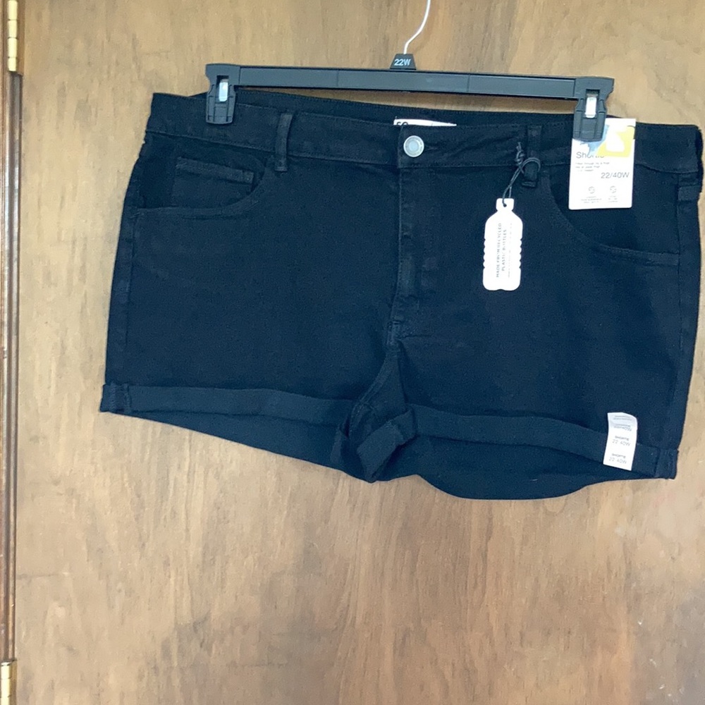So cuffed black jean shortie short with stretch size 22 jr plus / 40W - Picture 11 of 13